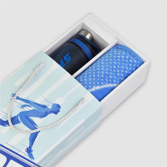 創(chuàng)意戶外運動兩件套 塑料杯+運動毛巾 健身禮品送什么