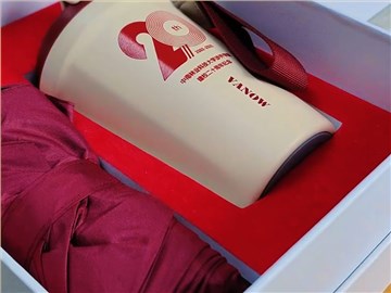 林業(yè)科技大學(xué)20周年紀(jì)念品定制：白色禮盒與實(shí)用禮品的完美結(jié)合