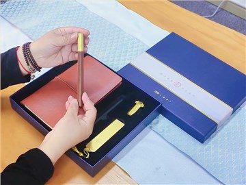 文創(chuàng)禮品定制：秋韻套裝藍色禮盒，企業(yè)定制的優(yōu)雅之選