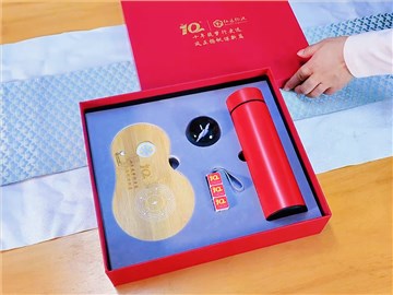 仁達物流定制周年紀(jì)念品：紅色禮盒，實用與創(chuàng)意的完美結(jié)合
