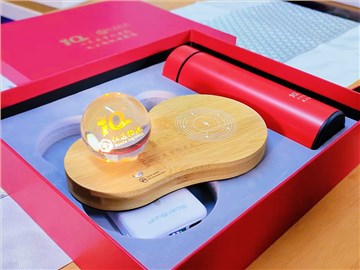 仁達物流定制周年紀(jì)念品：紅色禮盒，實用與創(chuàng)意的完美結(jié)合