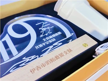 消防定制活動紀念禮品：白色禮盒，實用性與紀念價值的完美結合
