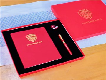 紅色禮盒：企業(yè)活動紀(jì)念品的創(chuàng)意與價值傳遞