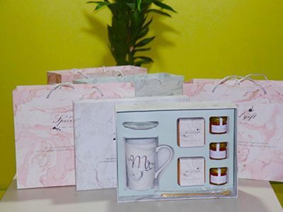 看看這些小公司的員工節(jié)日禮品，可能大公司都沒想到。