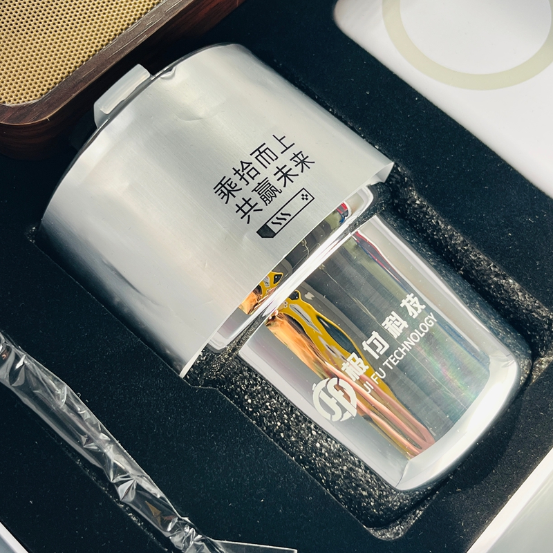 2024-12-31_17.21.21_阿喵啊_好酷啊_科技公司都這樣送客戶(hù)伴手禮了嗎_3_副本